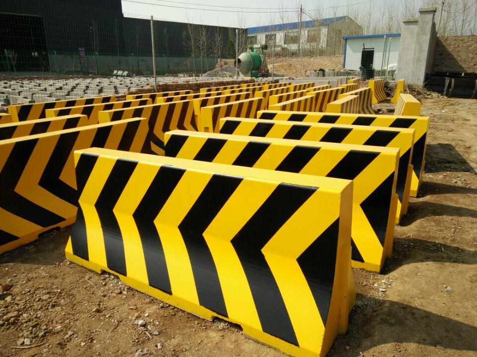 佛山高速公路水泥墩規格型號與交通安全設施工程解析