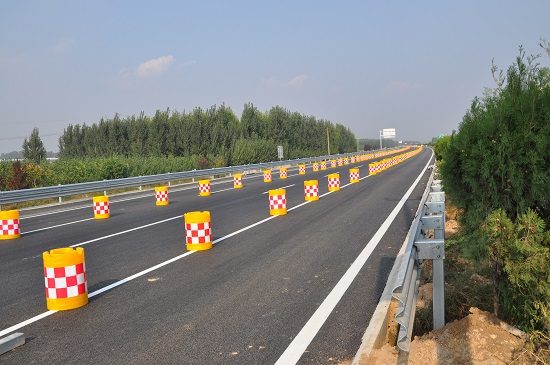 濟青高速改擴建工程實現(xiàn)第二次交通轉(zhuǎn)序，交通安全設(shè)施全面升級