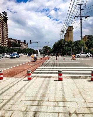 運城市區(qū)啟動七大路口渠化島建設(shè) 交通安全設(shè)施再升級